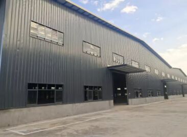 Υψηλής ποιότητας Προσυσκευασμένη χάλυβα εργοστάσιο δομή Προσαρμόσιμα μονωτικά κτίρια από χάλυβα για βιομηχανική κατασκευή εφοδιαστική αποθήκευση και εμπορική χρήση Αξία εξαγωγής με πιστοποίηση ISO / CE